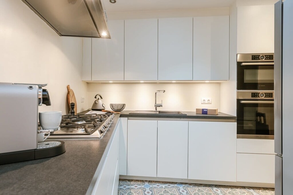 Modern and fully equipped kitchen