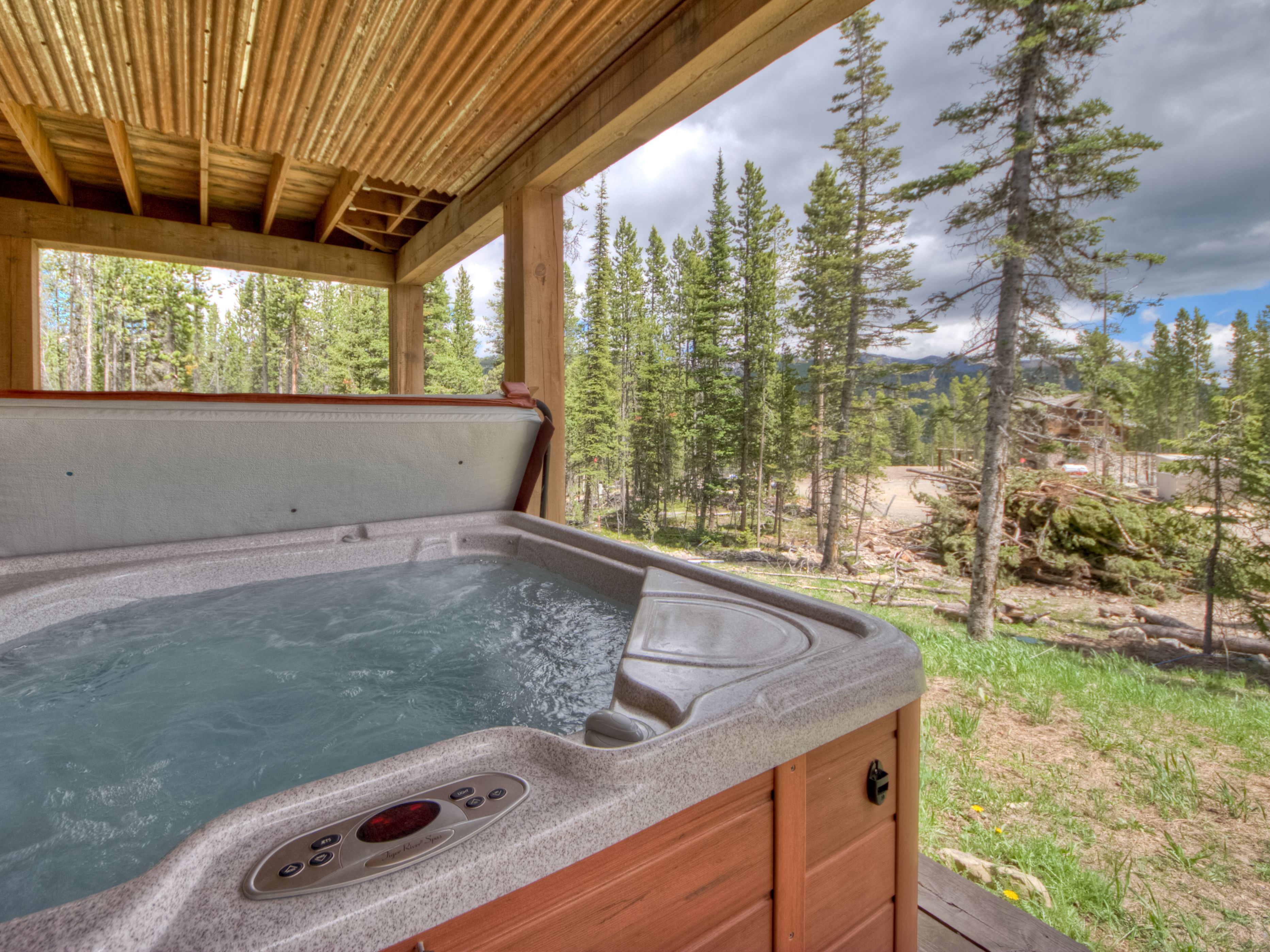 Powder Ridge Cabins, Manitou 3, Hot Tub, 2