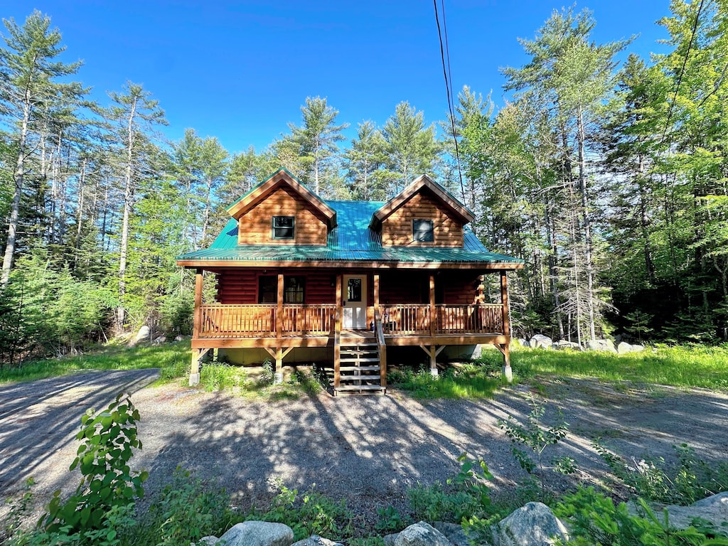This beautiful log home marries the classic coziness of log homes with modern comforts.