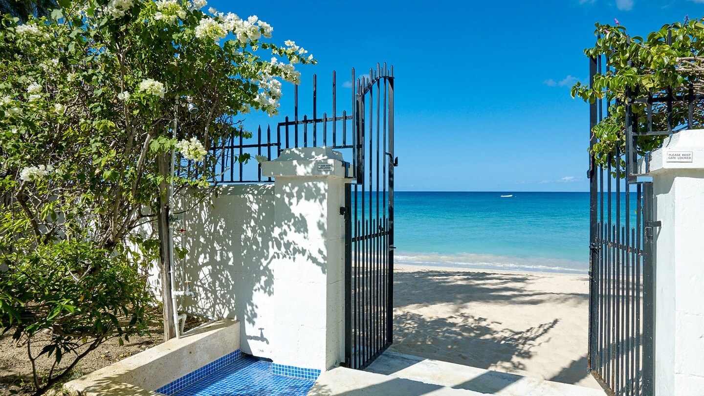 Property Image 2 - Classical Beachfront Elegance on Payne’s Bay Beach