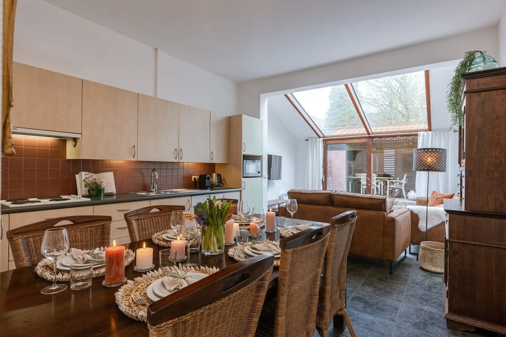 Diningarea for up to 6 people