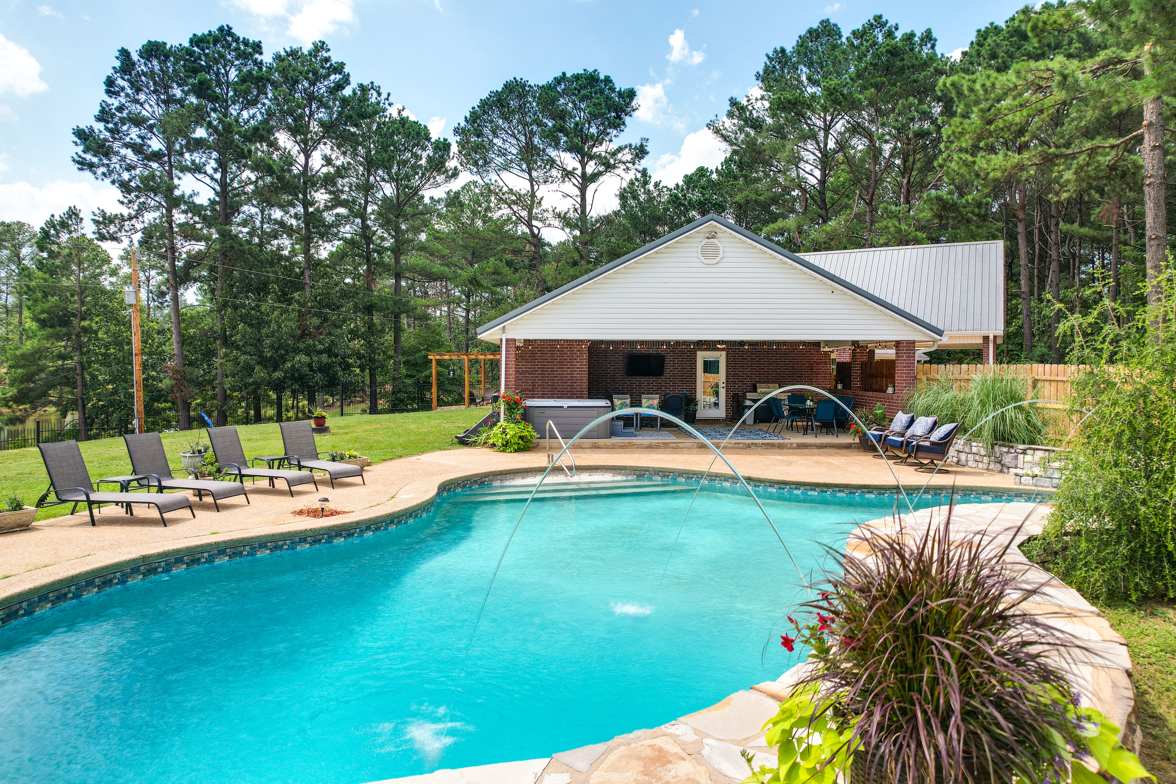 Broken Bow Vacation Rental w/ Pool & Hot Tub!