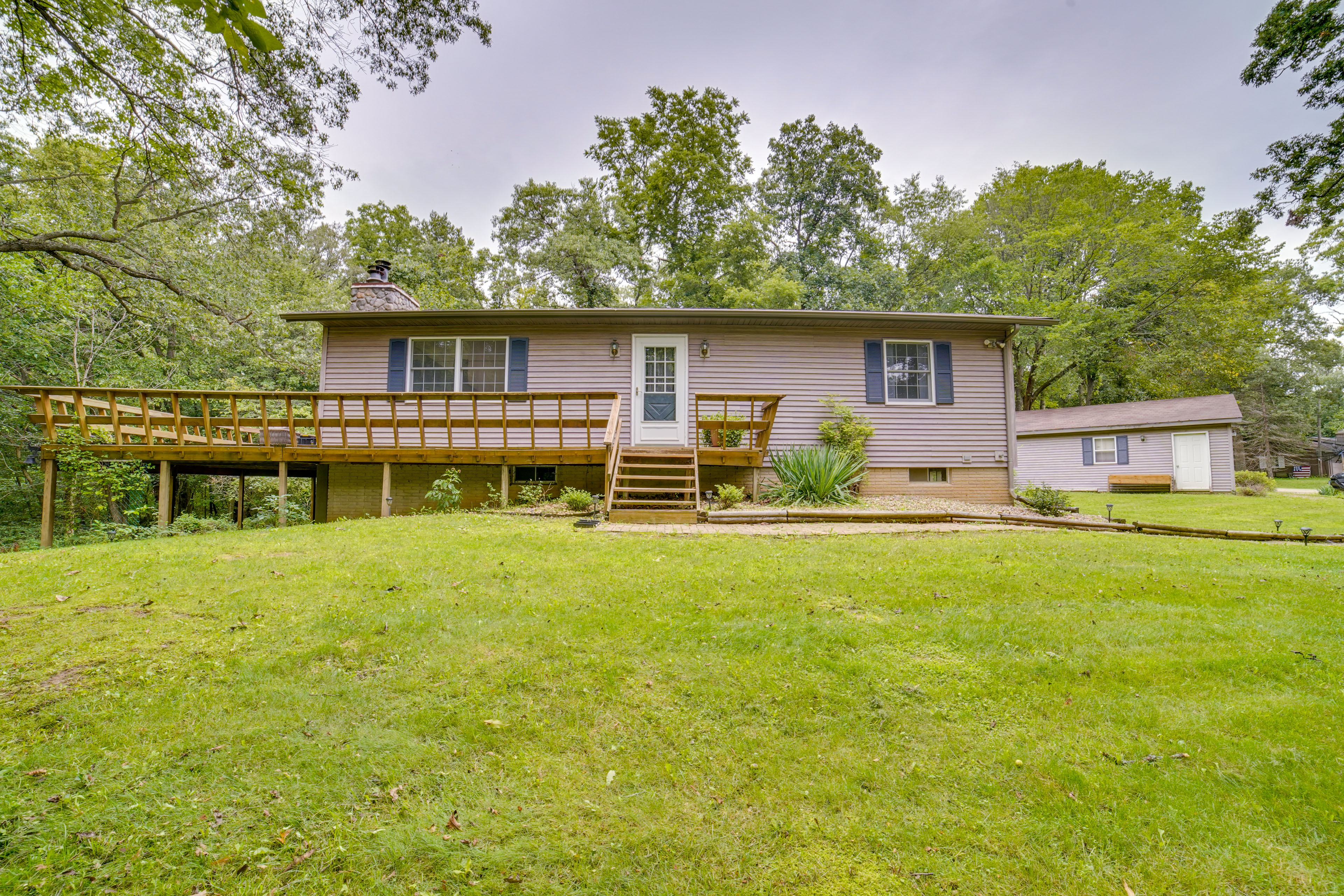 Property Image 1 - Illinois Cabin w/ Wraparound Deck & Fireplaces