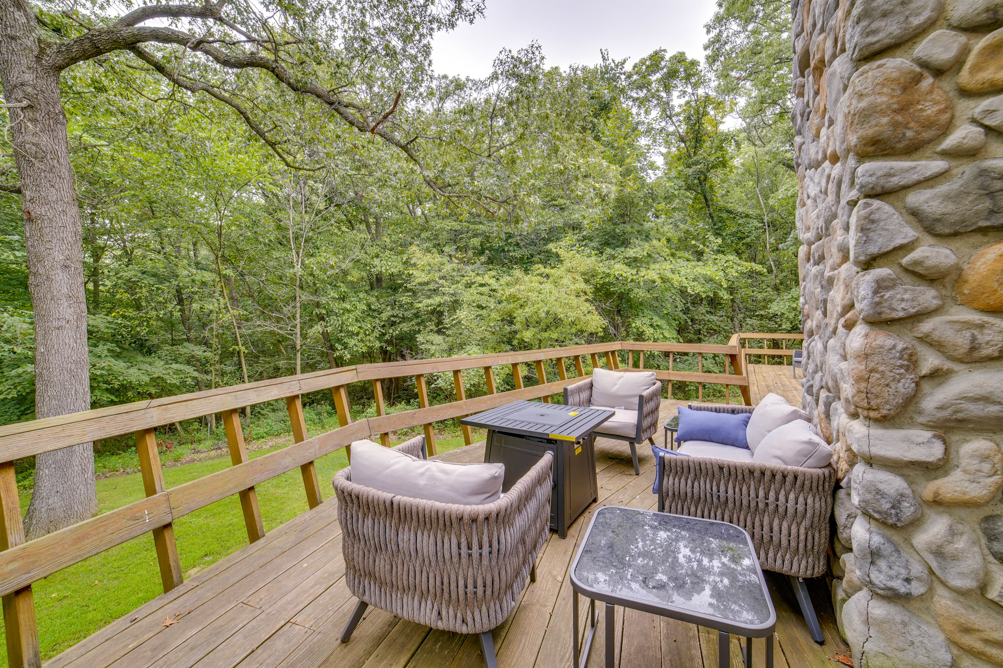 Property Image 2 - Illinois Cabin w/ Wraparound Deck & Fireplaces