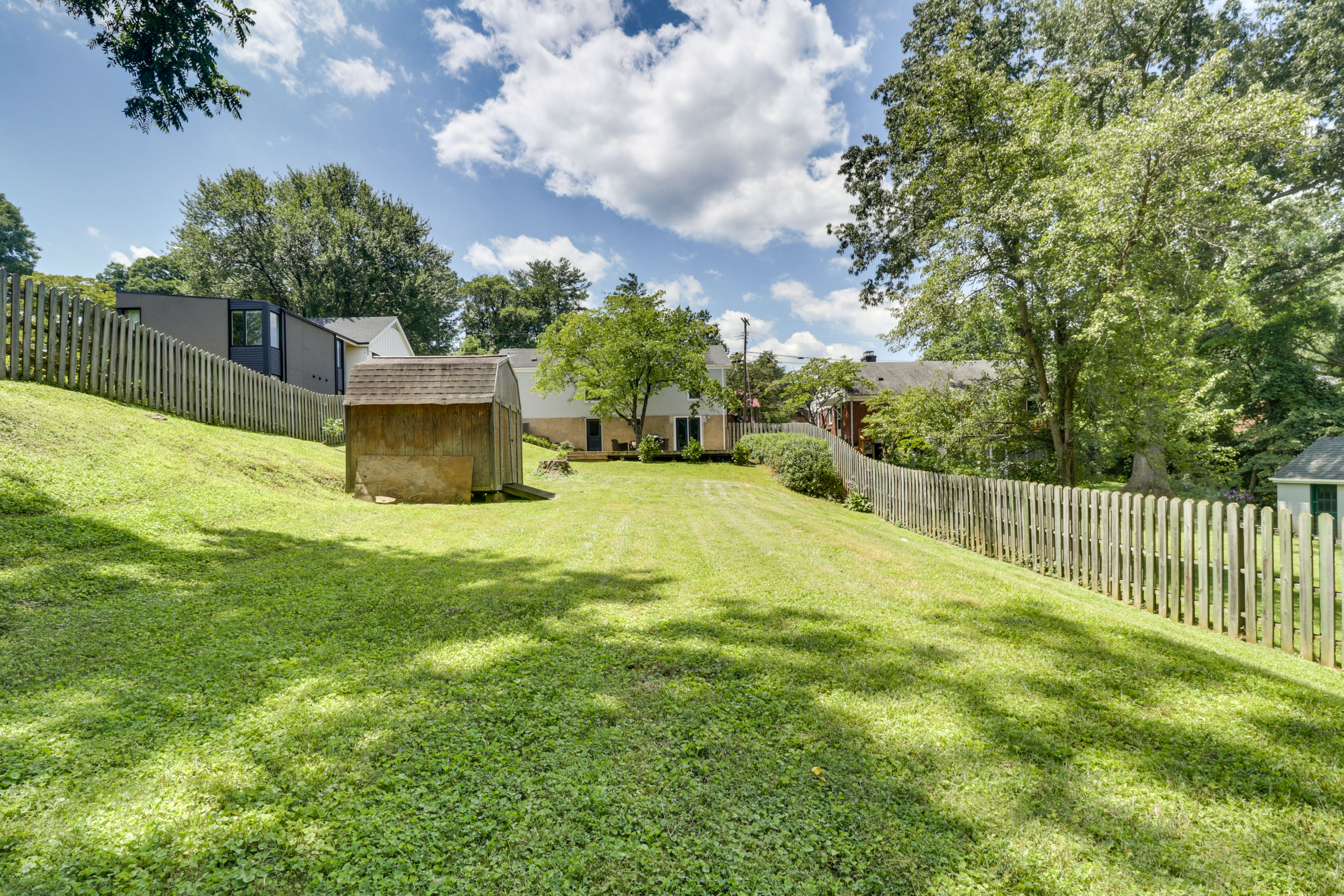 Charming Retreat in Charlottesville w/ Deck!