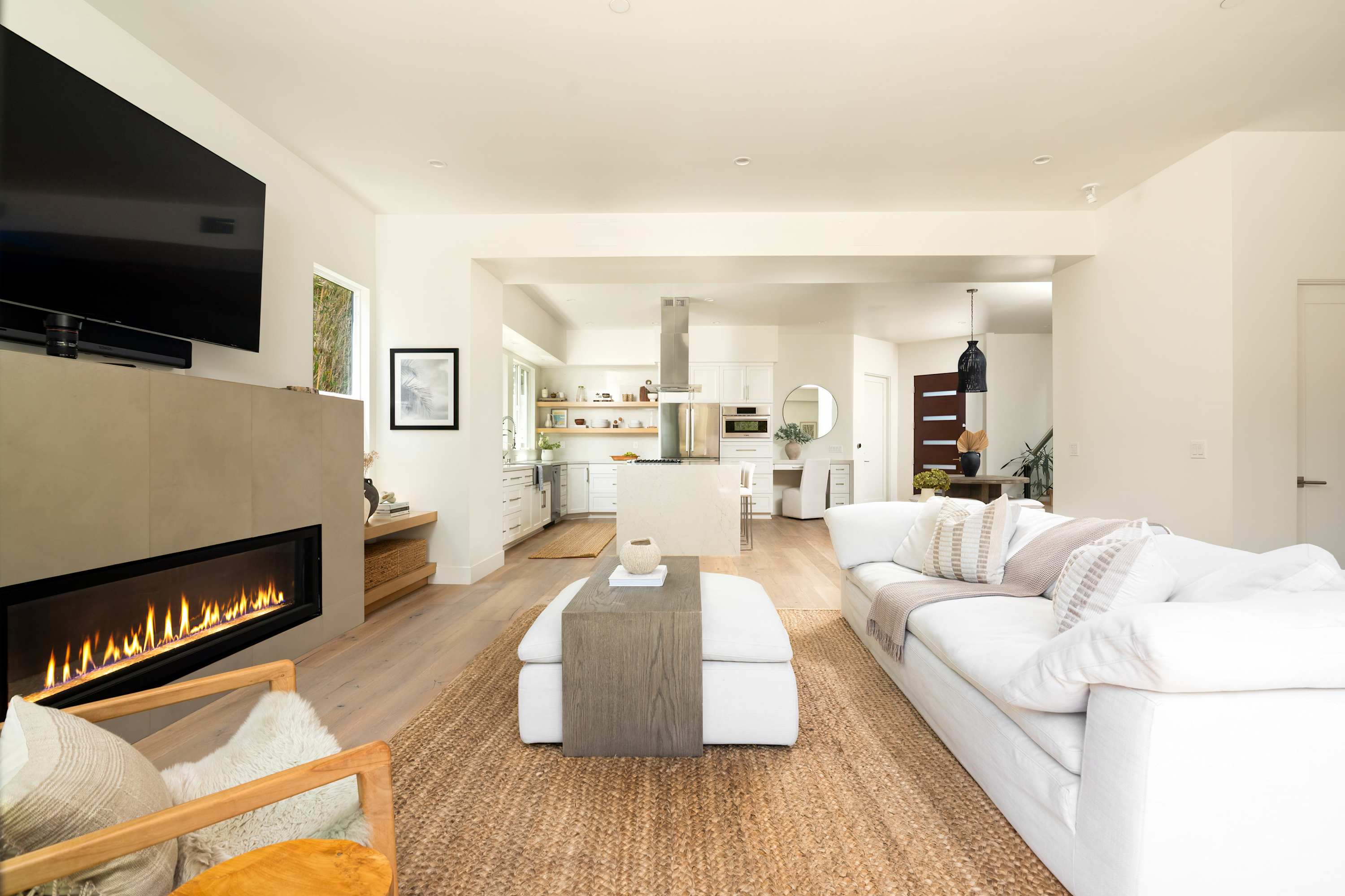 Contemporary Indoor Outdoor Living, Walk to Beach