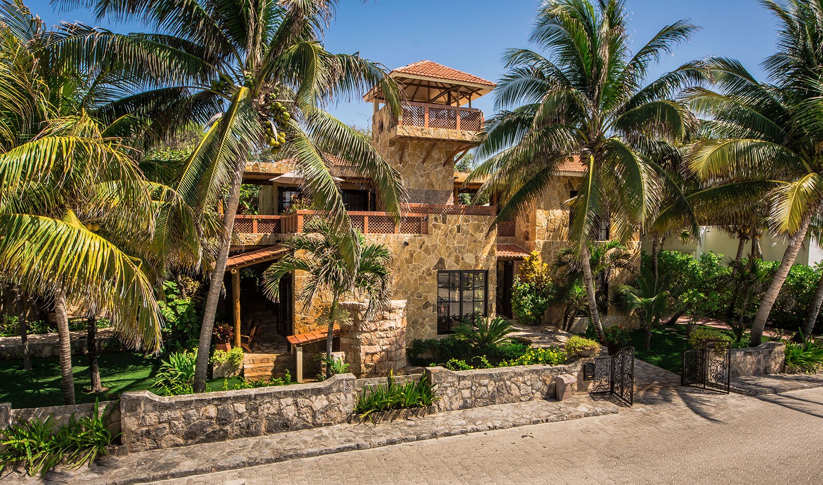 Property Image 1 - Casa Gigi -  Luxury Ocean front 4 BDR