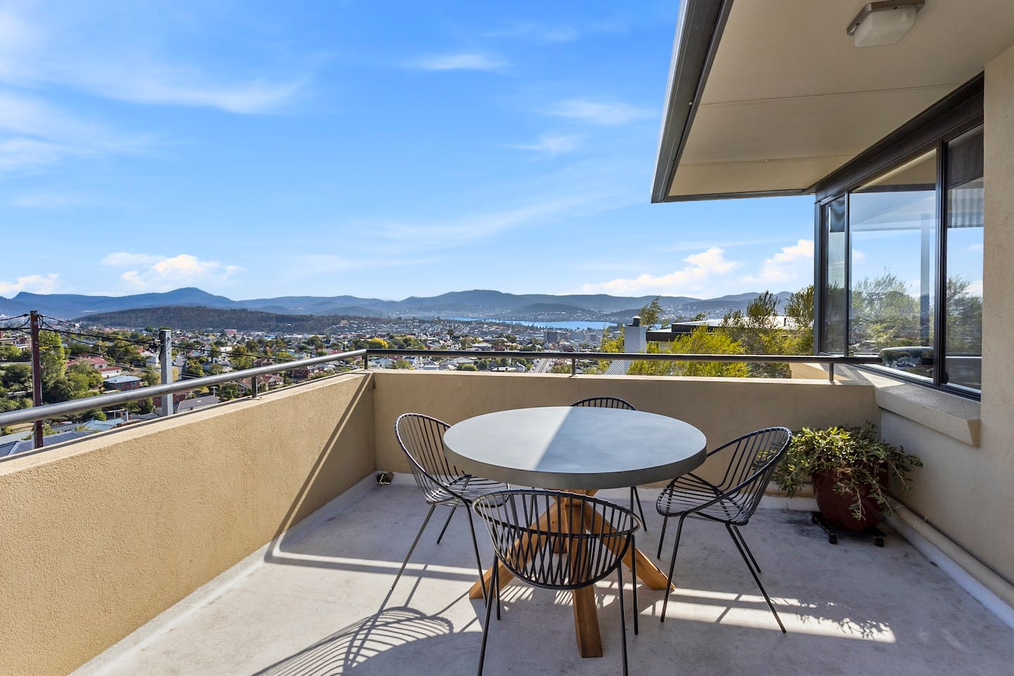 Property Image 1 - Penthouse style,huge balcony, panoramic views