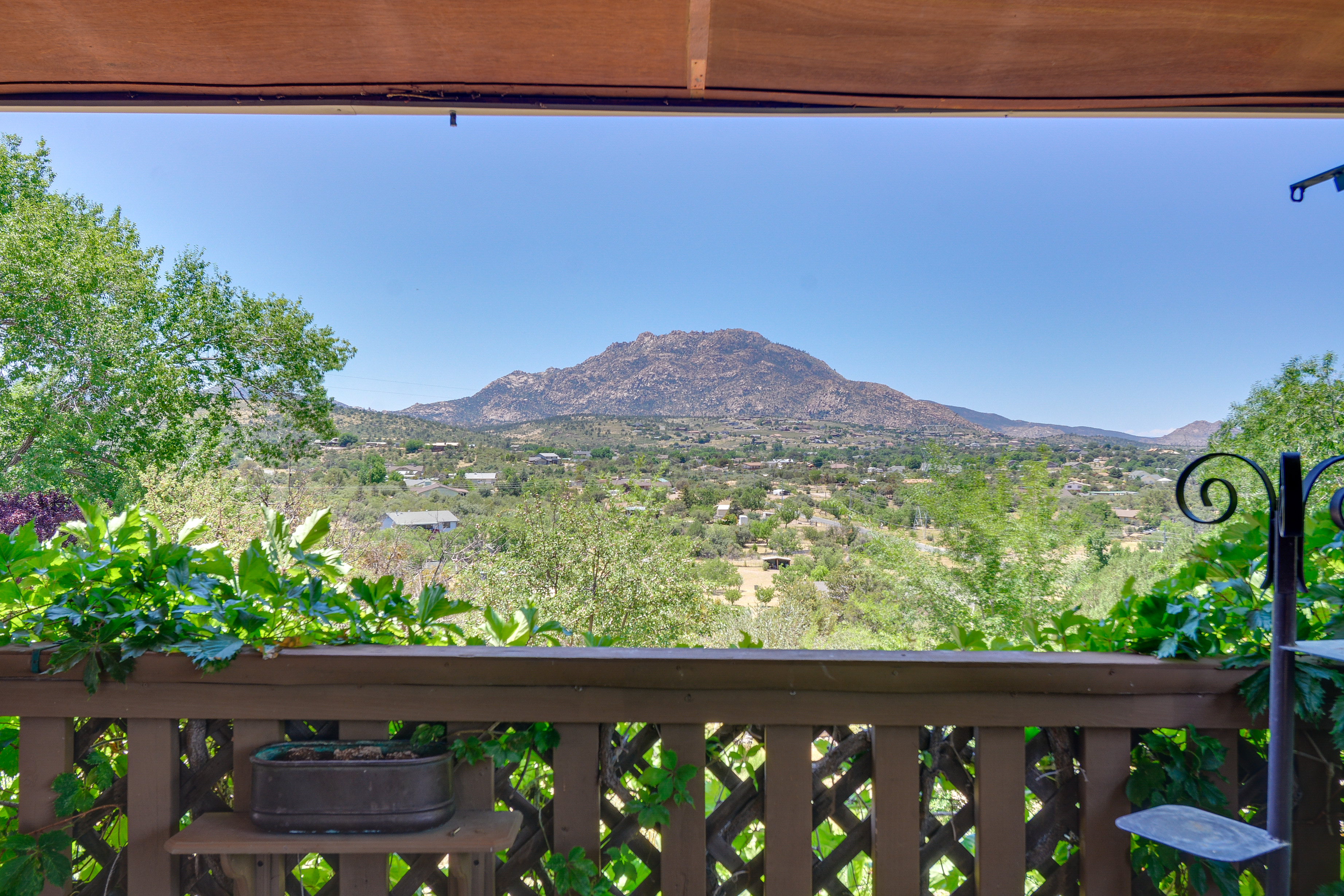 Prescott Retreat w/ Gas Grill, Deck & Fireplace