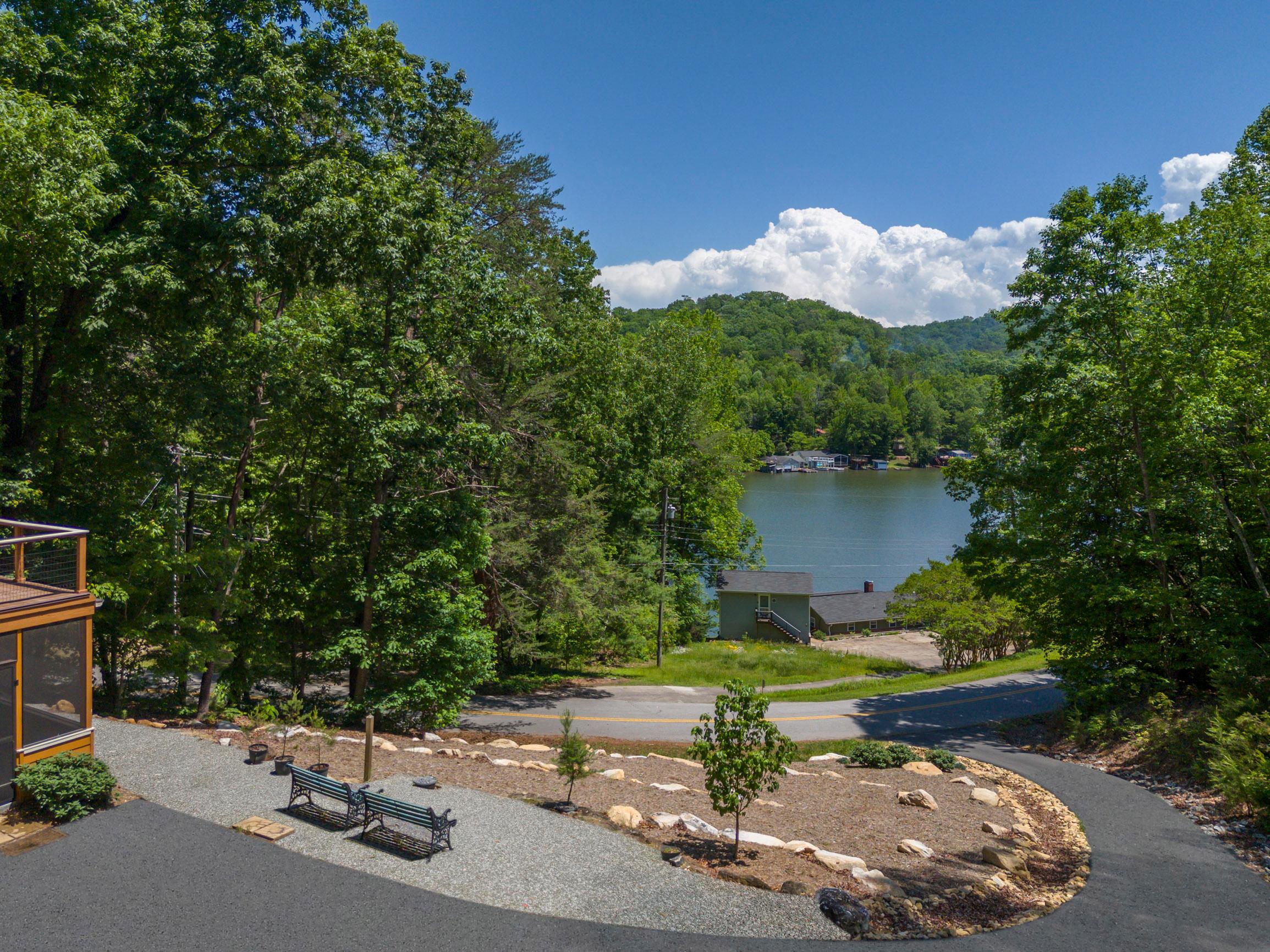 Property Image 2 - Lakeshore View Cottage