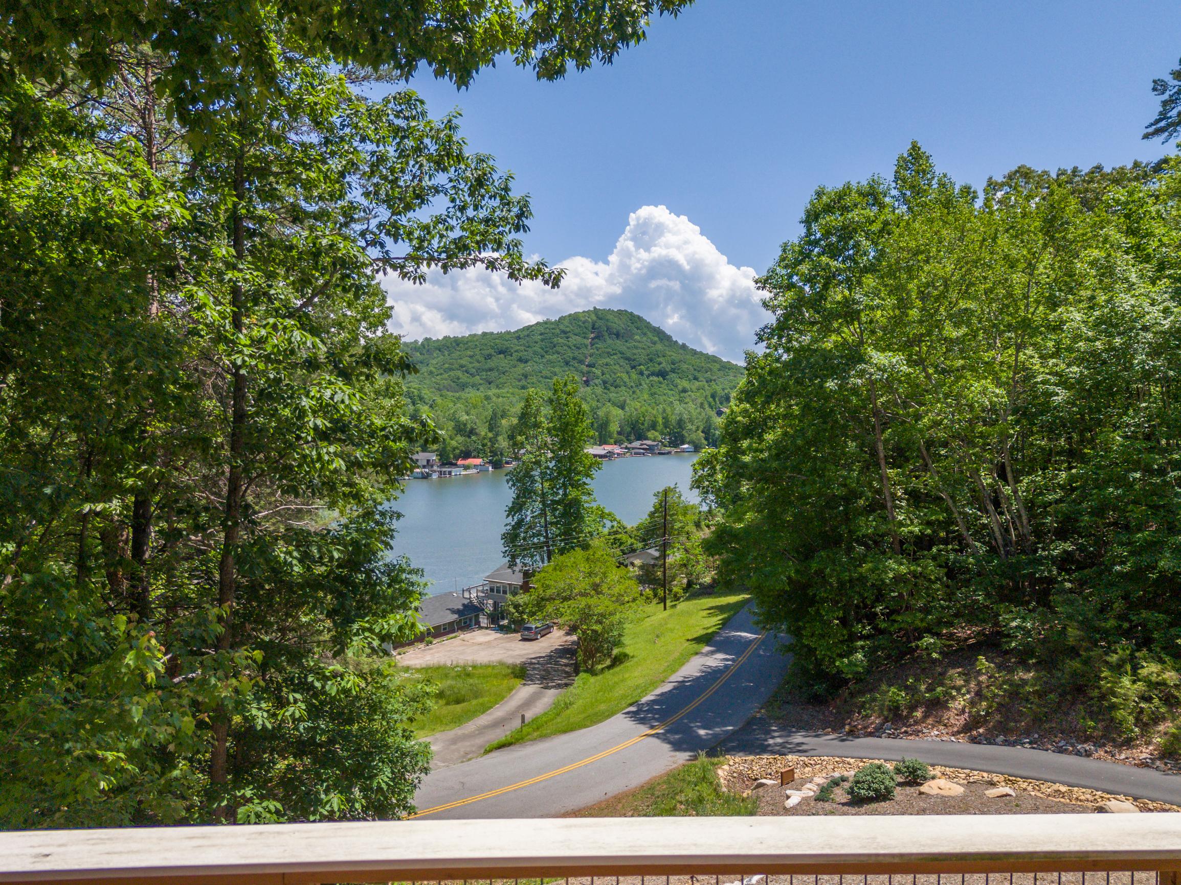 Lakeshore View Cottage