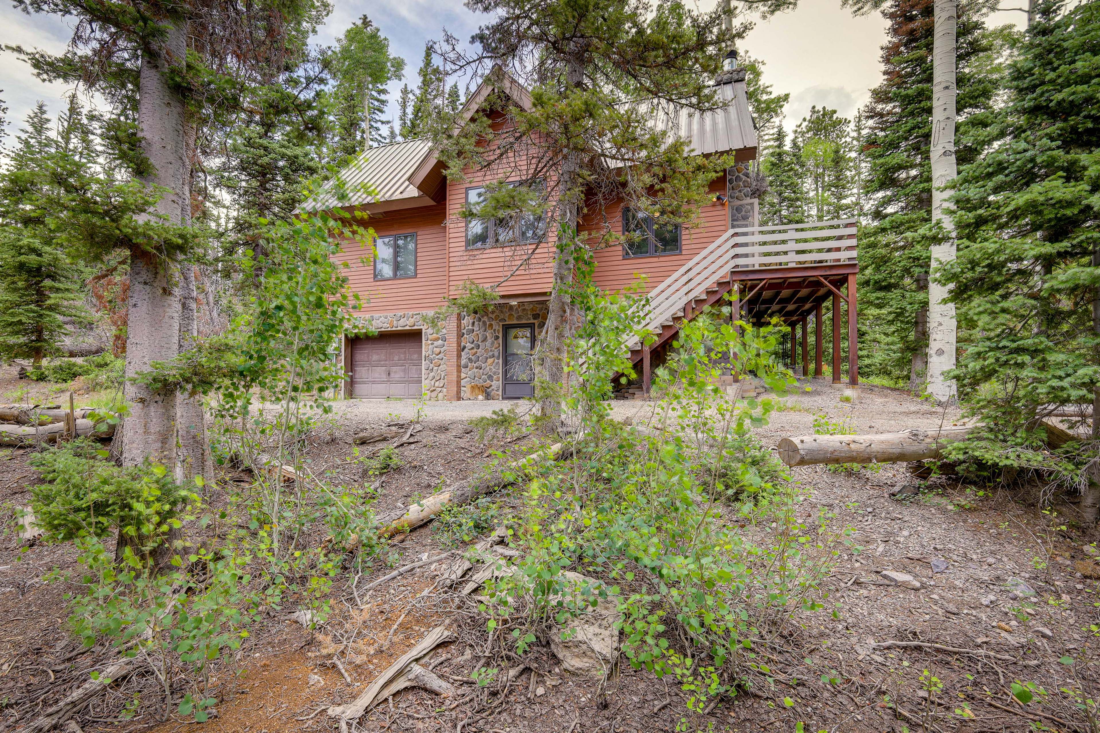 Cozy Cabin w/ Deck & Fireplace in Beaver!