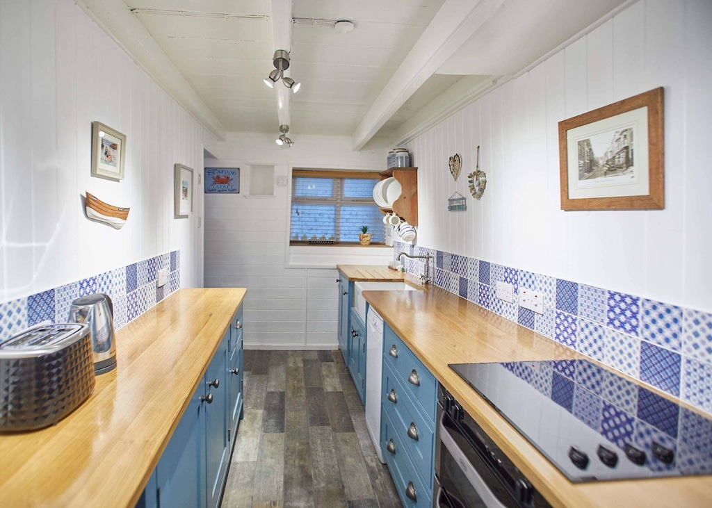 Gull's Haven Cottage, Staithes - Host & Stay