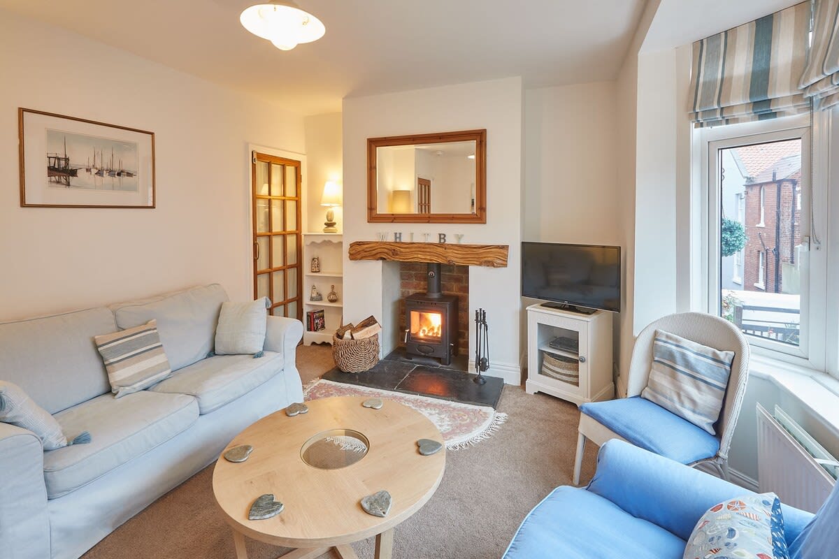 Tenby Cottage, Whitby - Host & Stay