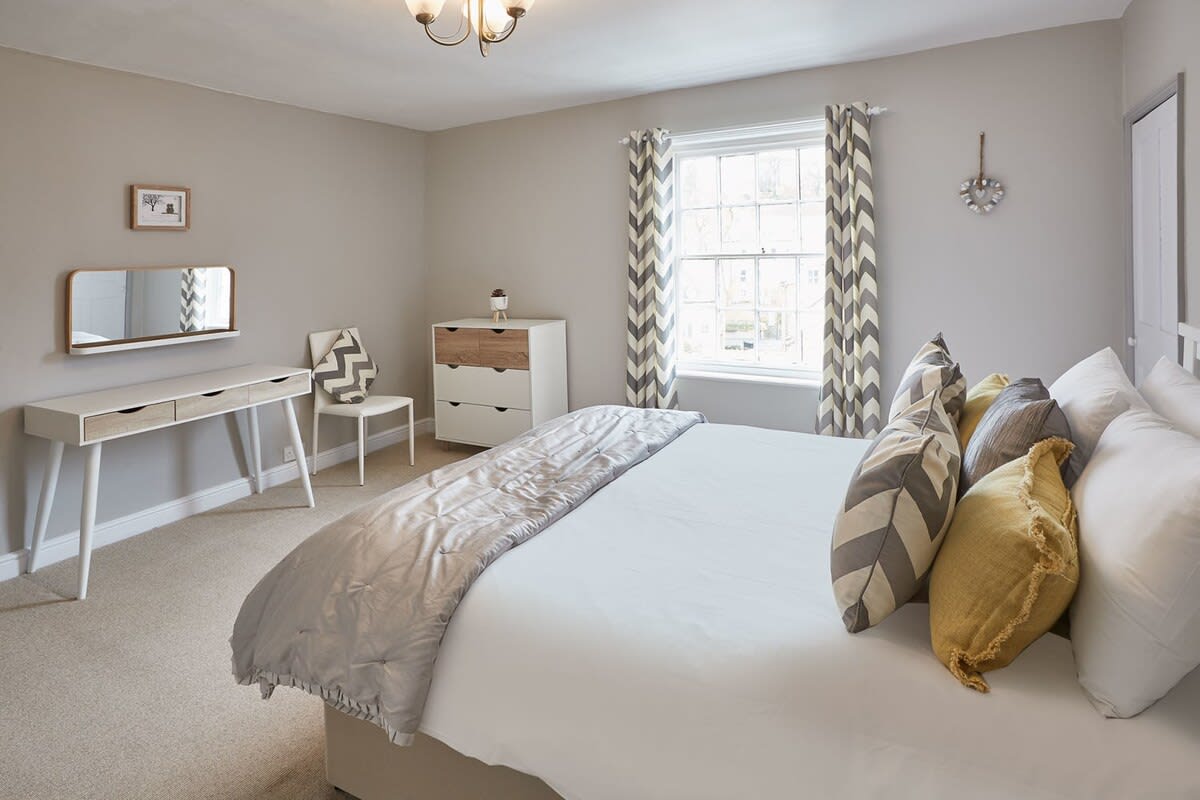 Princess Place Townhouse, Whitby - Host & Stay