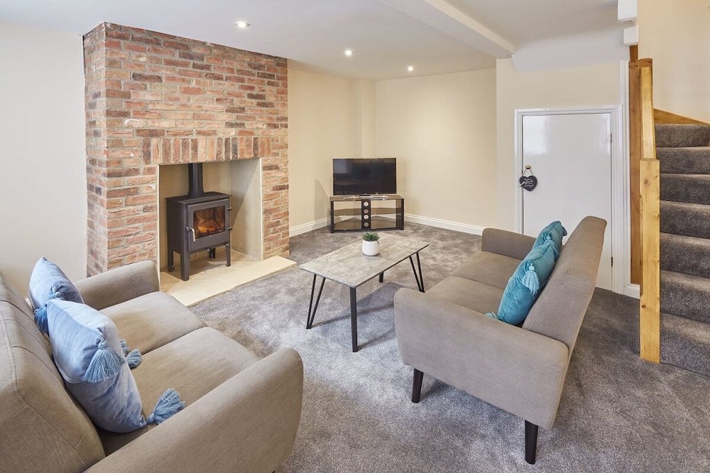 The Cottage @ Bagdale Hall, Whitby - Host & Stay