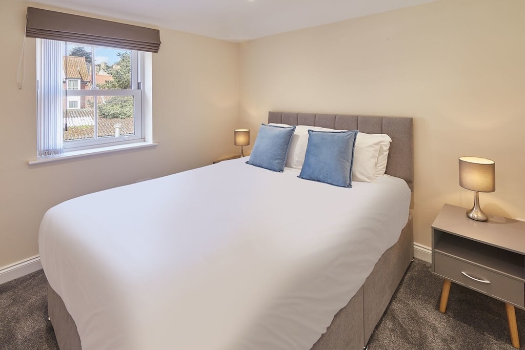 The Cottage @ Bagdale Hall, Whitby - Host & Stay