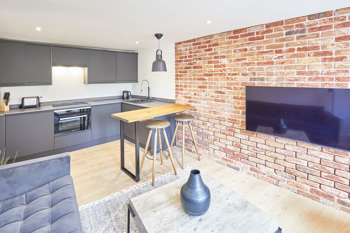 Modern Industrial @ Golden Lion Apartments, Whitby - Stay North Yorkshire