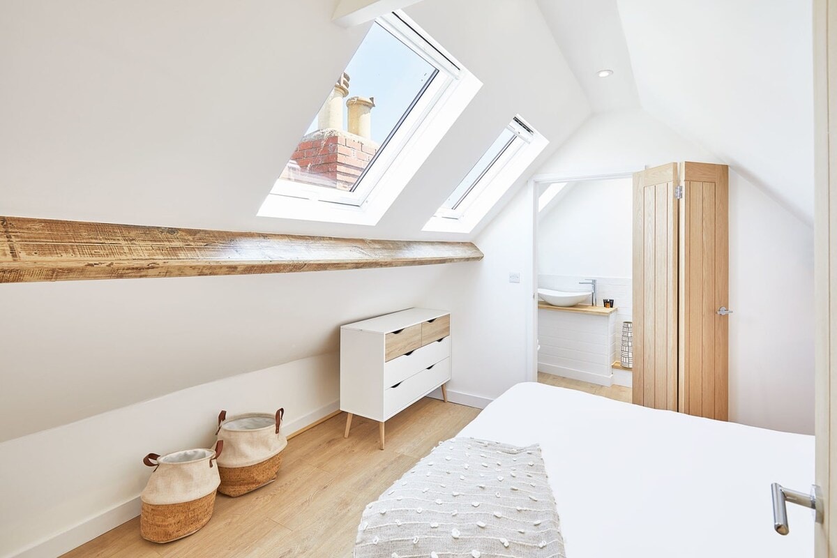 Cosy Coastal @ Golden Lion Apartments, Whitby - Stay North Yorkshire