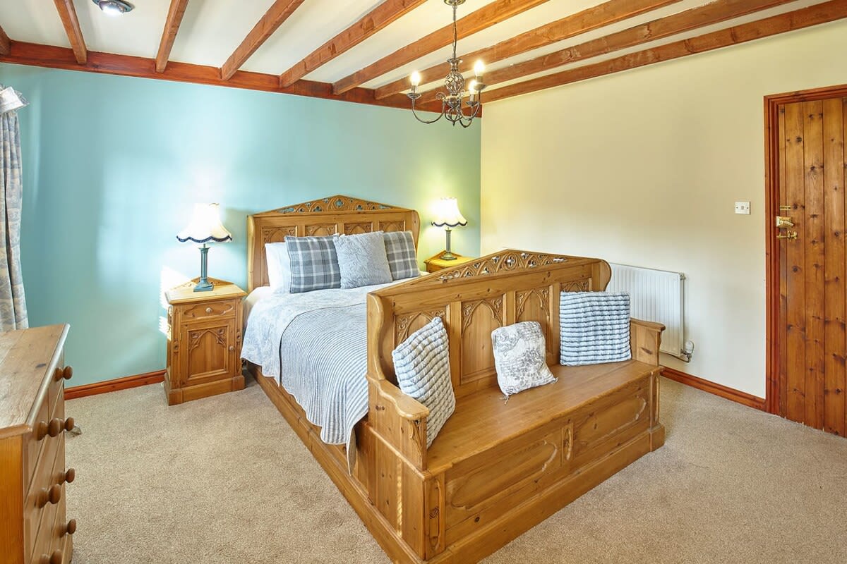 The Arches Cottage, Brotton - Host & Stay