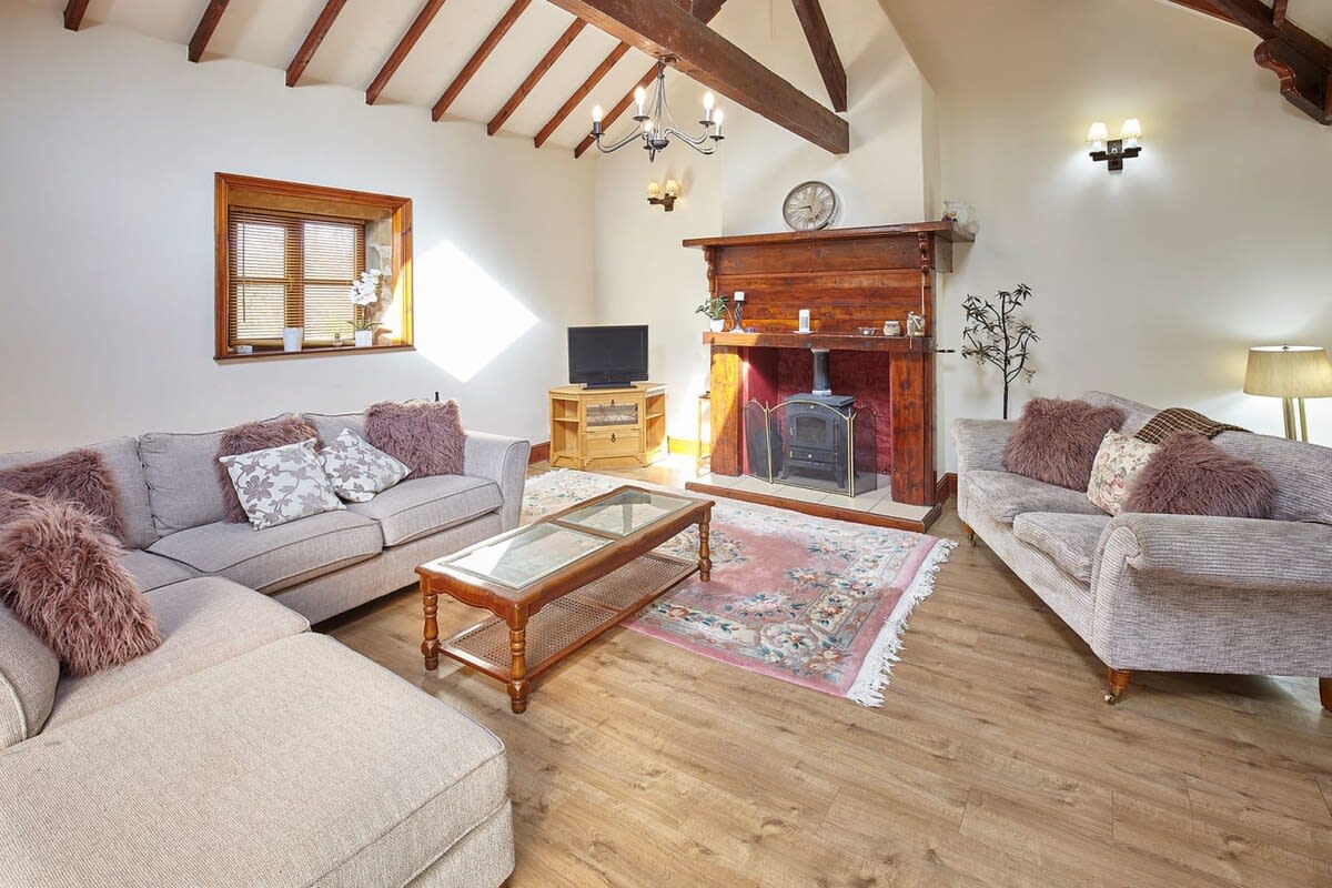 The Arches Cottage, Brotton - Host & Stay