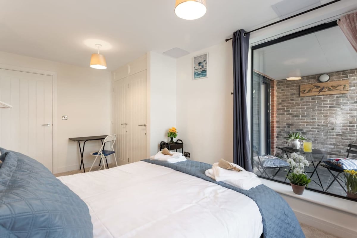 Farrier William, Margate - Host & Stay