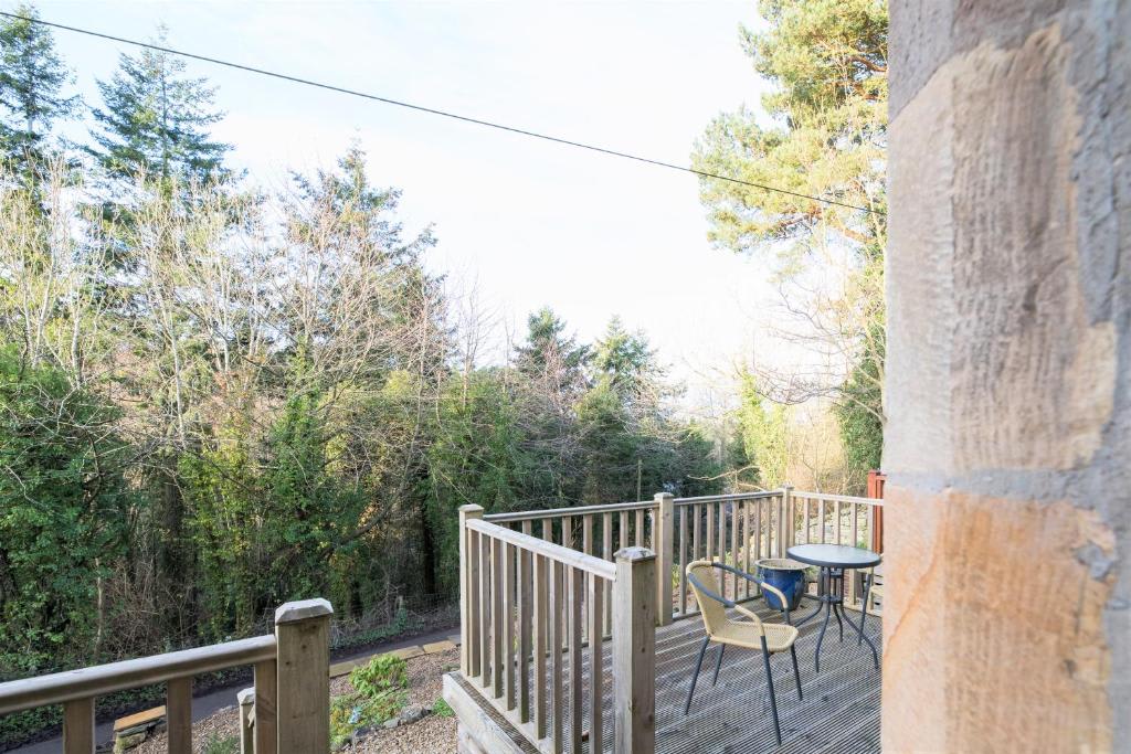 No.4 Daisy Cottage, Bamburgh - Host & Stay