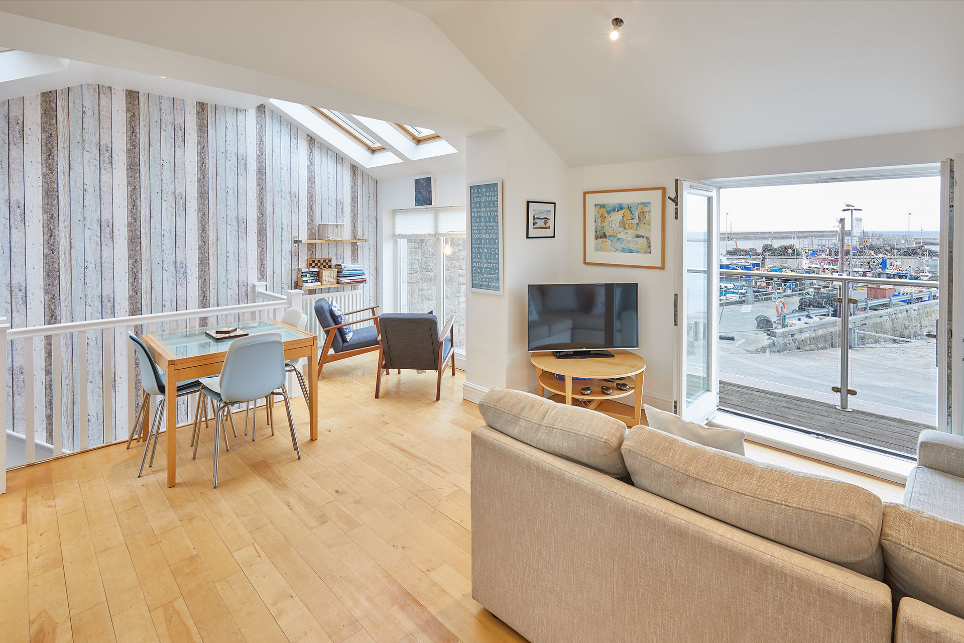 The Plaice, Seahouses - Host & Stay