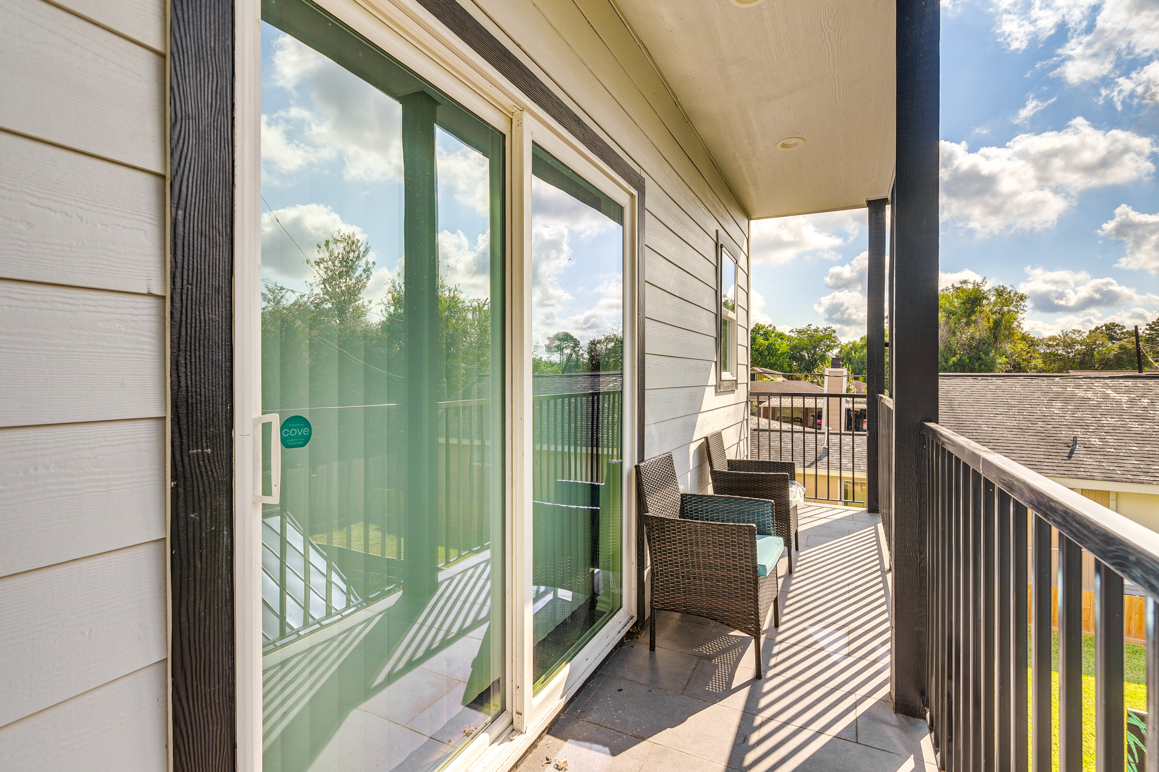 South Houston Townhome w/ Patio & Gas Grill!