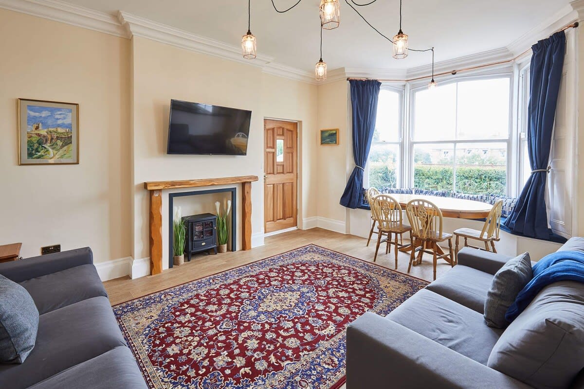 Ground Floor, The Old Vicarage, Scarborough - Host & Stay