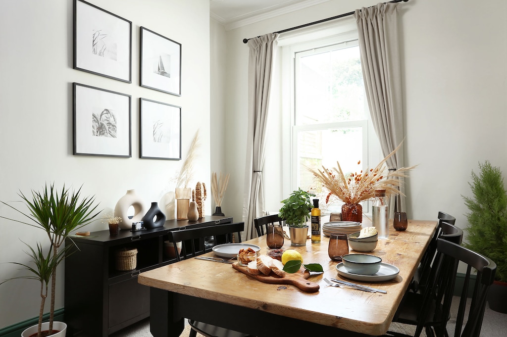 Sussex Place, Plymouth-Host & Stay