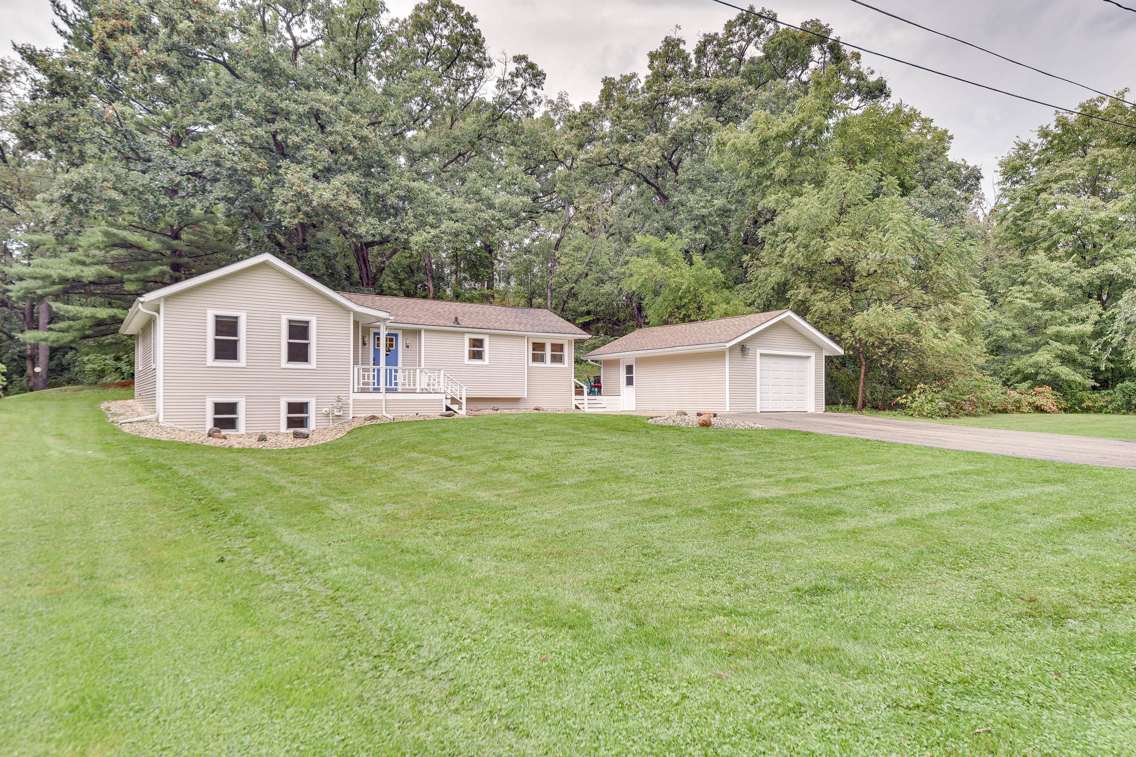 Family-Friendly Twin Lakes Home Near Lake Mary!