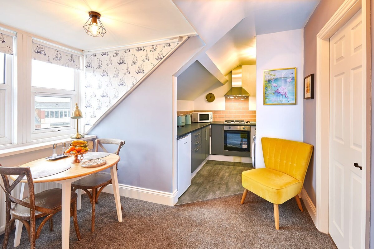 North Parade Apartment, Whitley Bay - Host & Stay