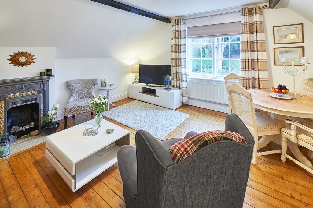 Park Place Apartment, Whitby - Host & Stay