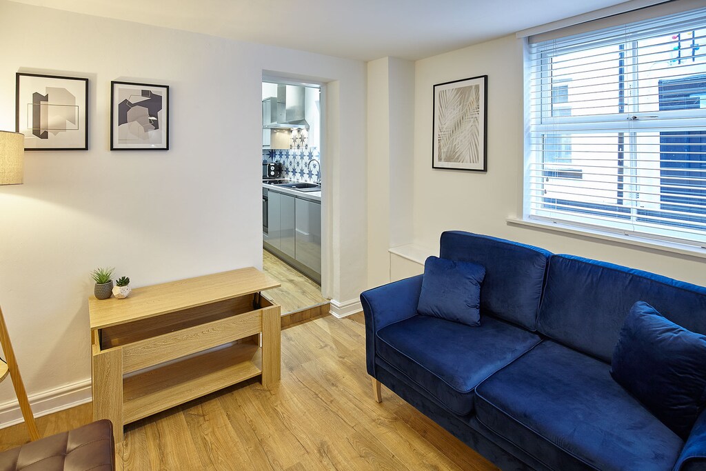 Clinker Cottage, Whitby - Host & Stay