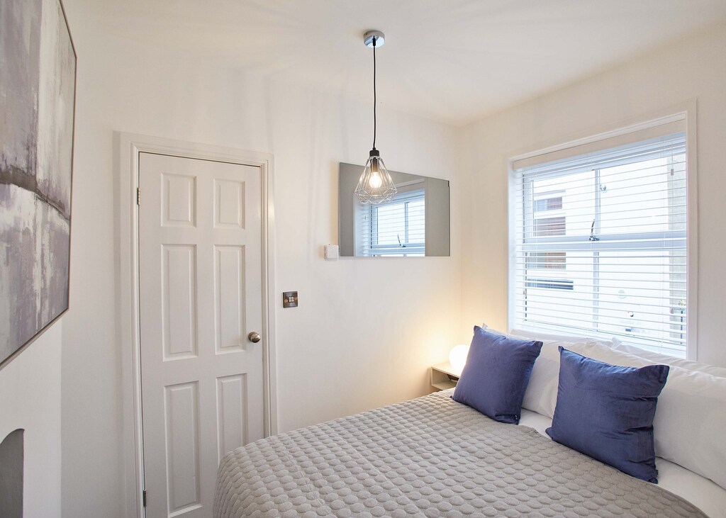 Clinker Cottage, Whitby - Host & Stay