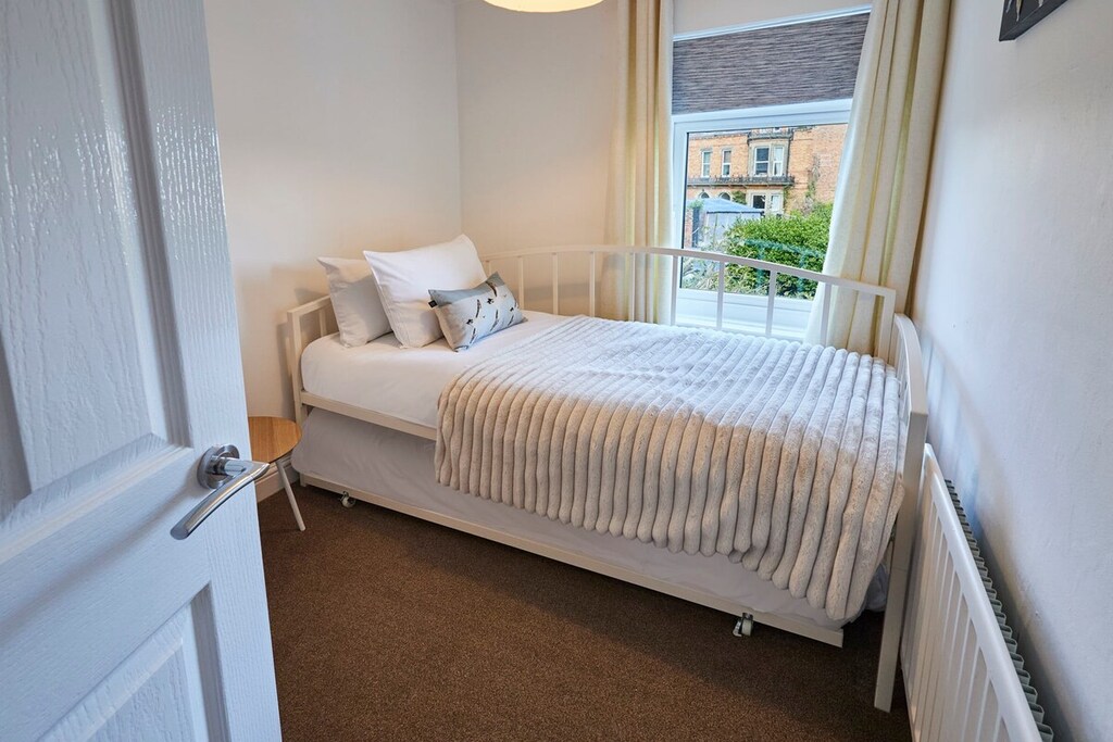 Hope Cottage, Whitby - Host & Stay