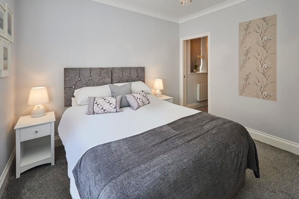 Brooklands Timless, Scarborough - Host & Stay