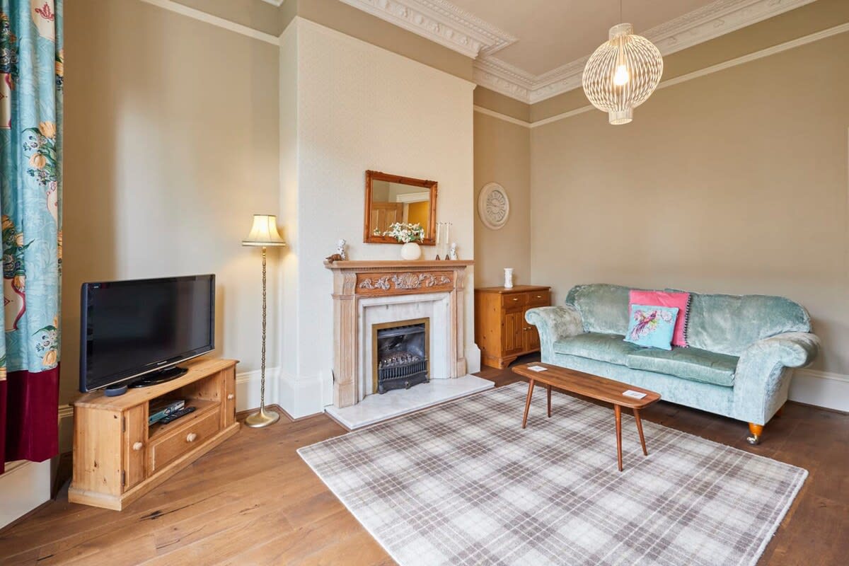 Westbourne Grove Apartment, Scarborough - Host & Stay