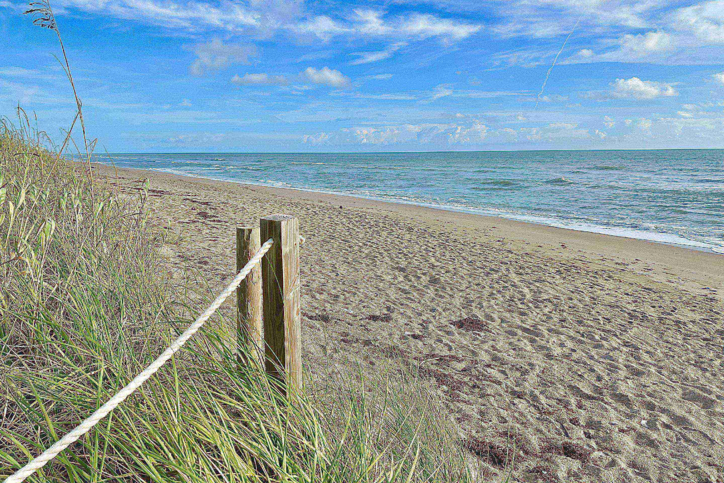 Black Friday Pricing - Heated Salt water pool - Close to Downtown Jensen Beach & Beaches!