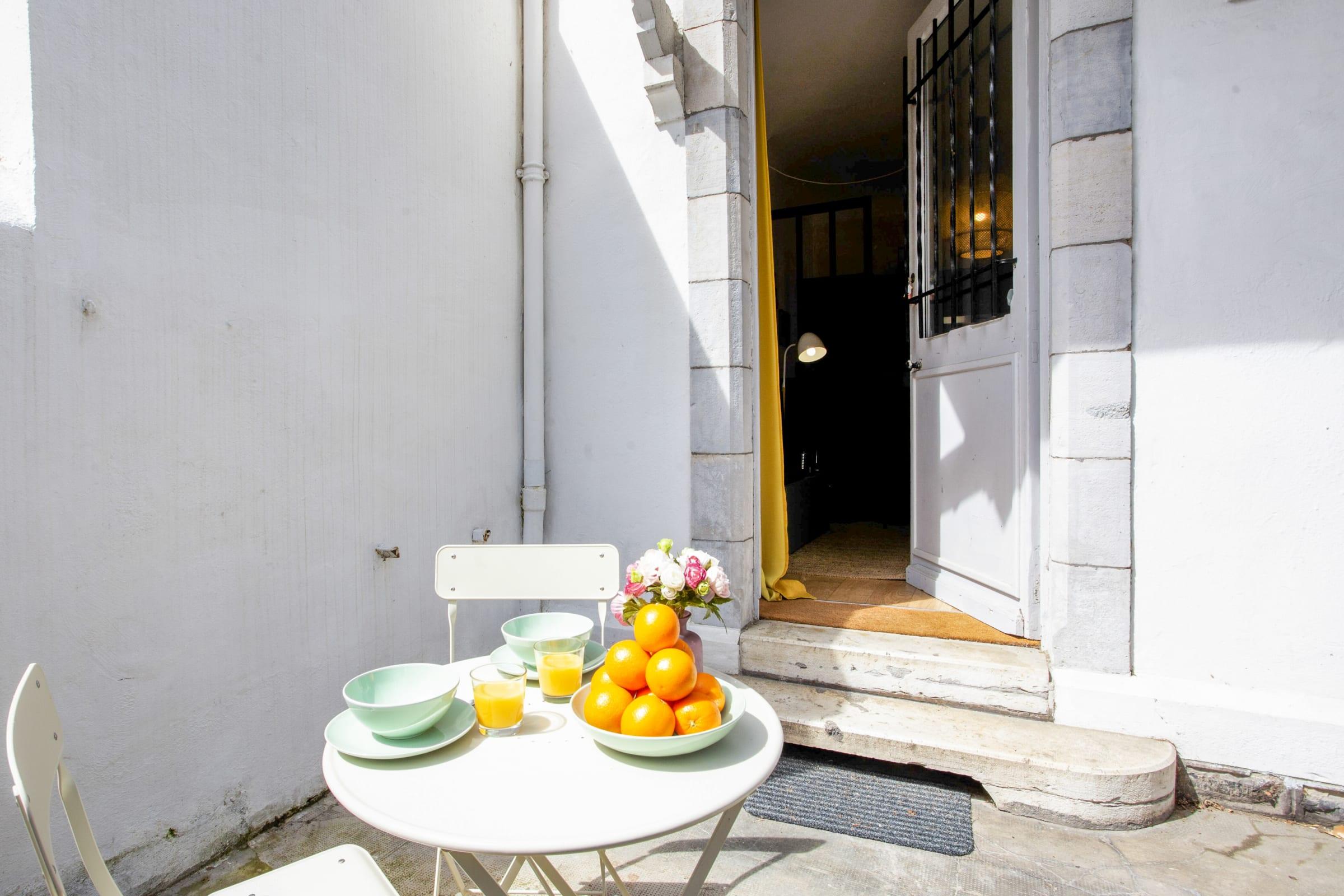 Property Image 2 - Charming flat in the hyper center of Biarritz