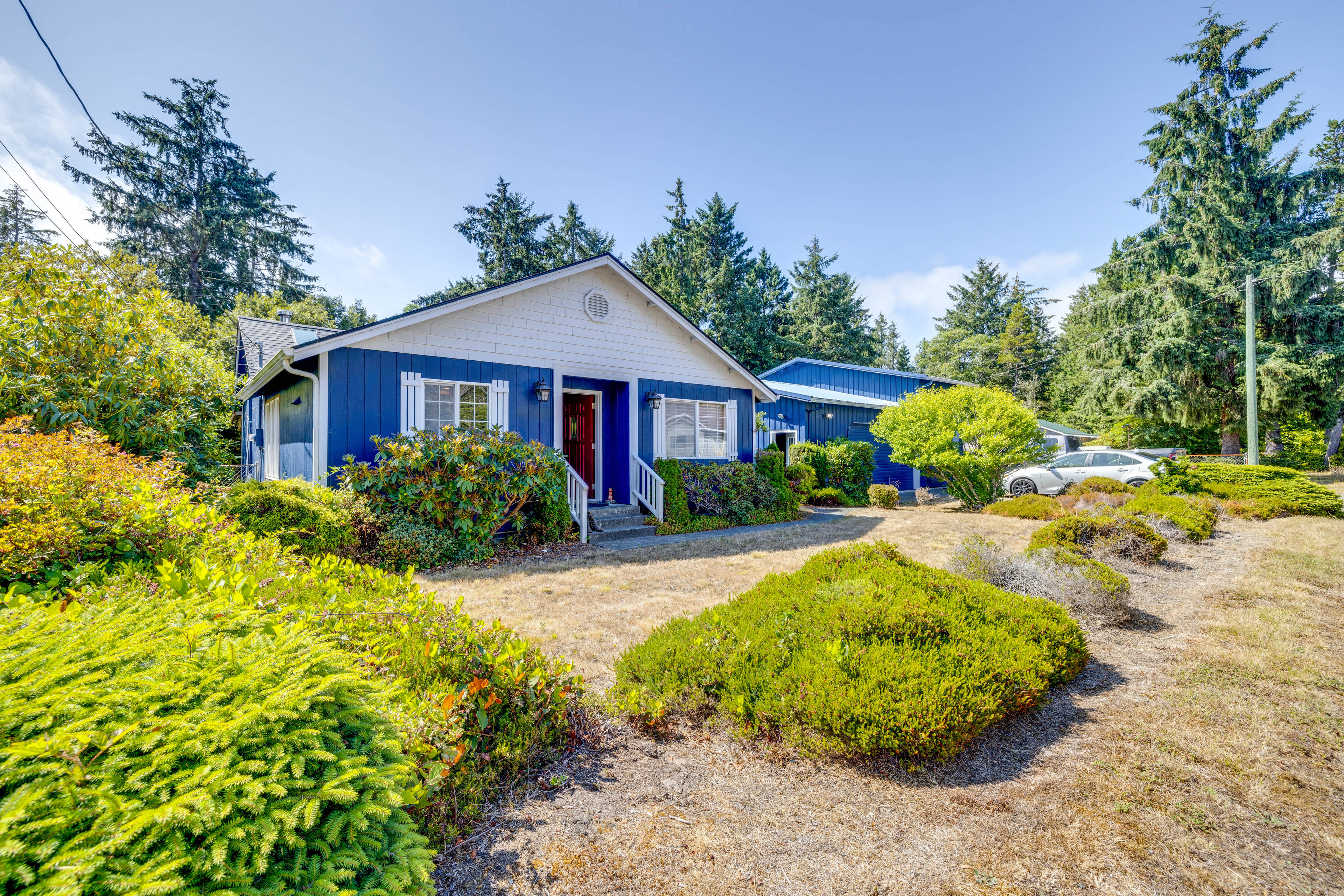 Pet-Friendly Ocean Park Rental w/ Outdoor Fire Pit