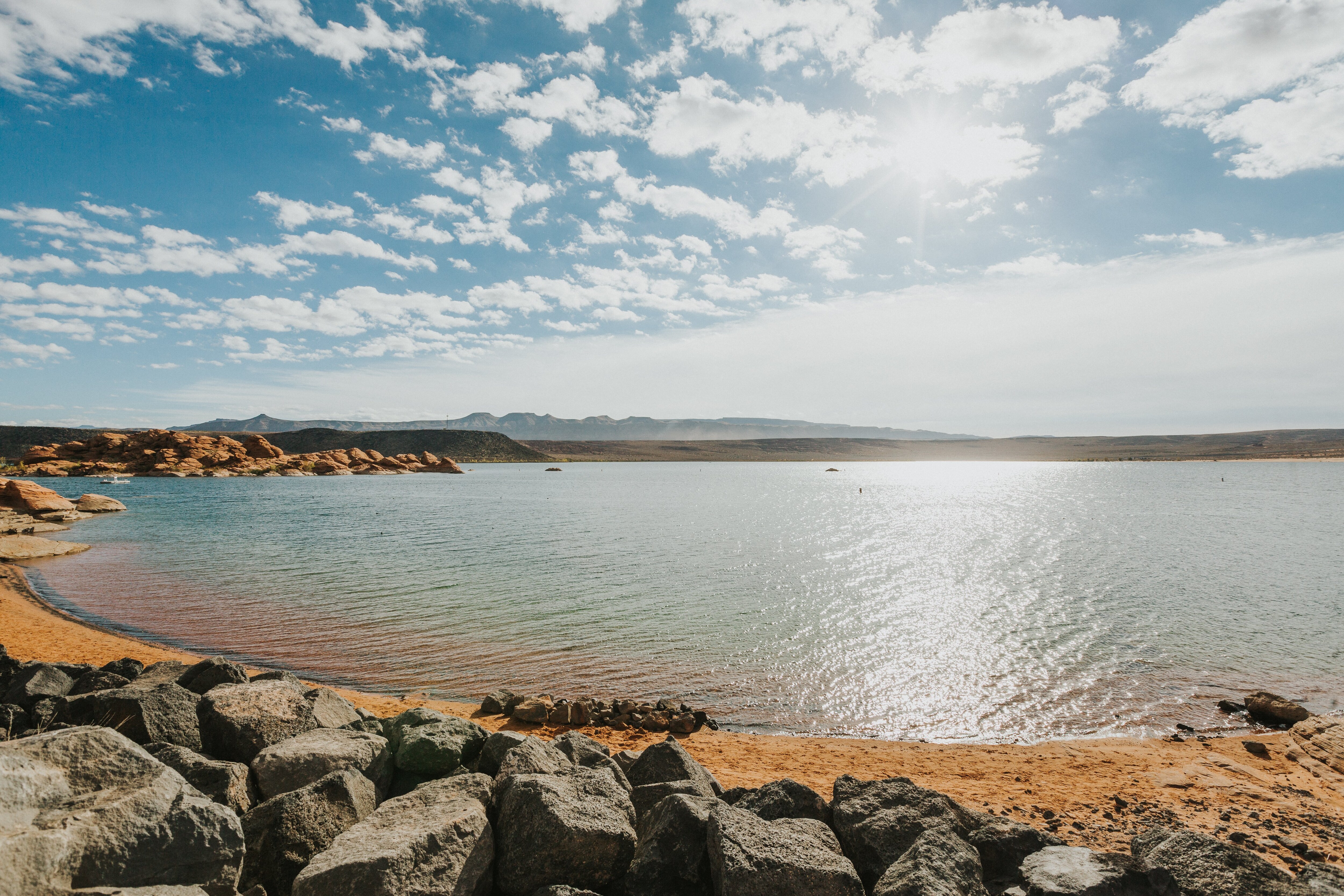 Sand Hollow Lake
(Located 5 mins away)