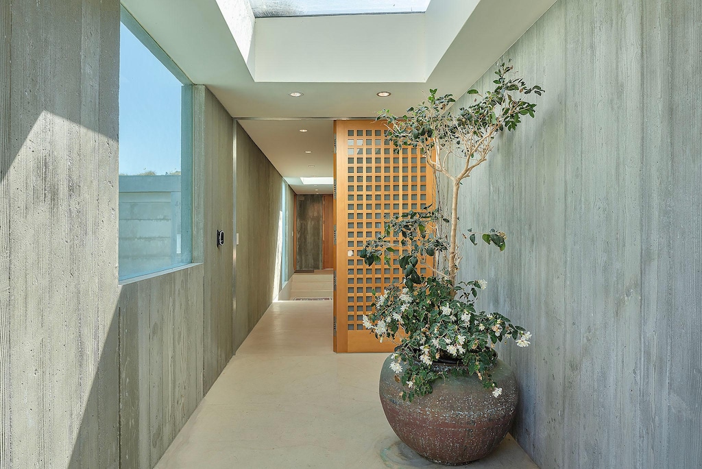 Welcome to "Pacific Zen" - Spectacular Oceanfront Home!