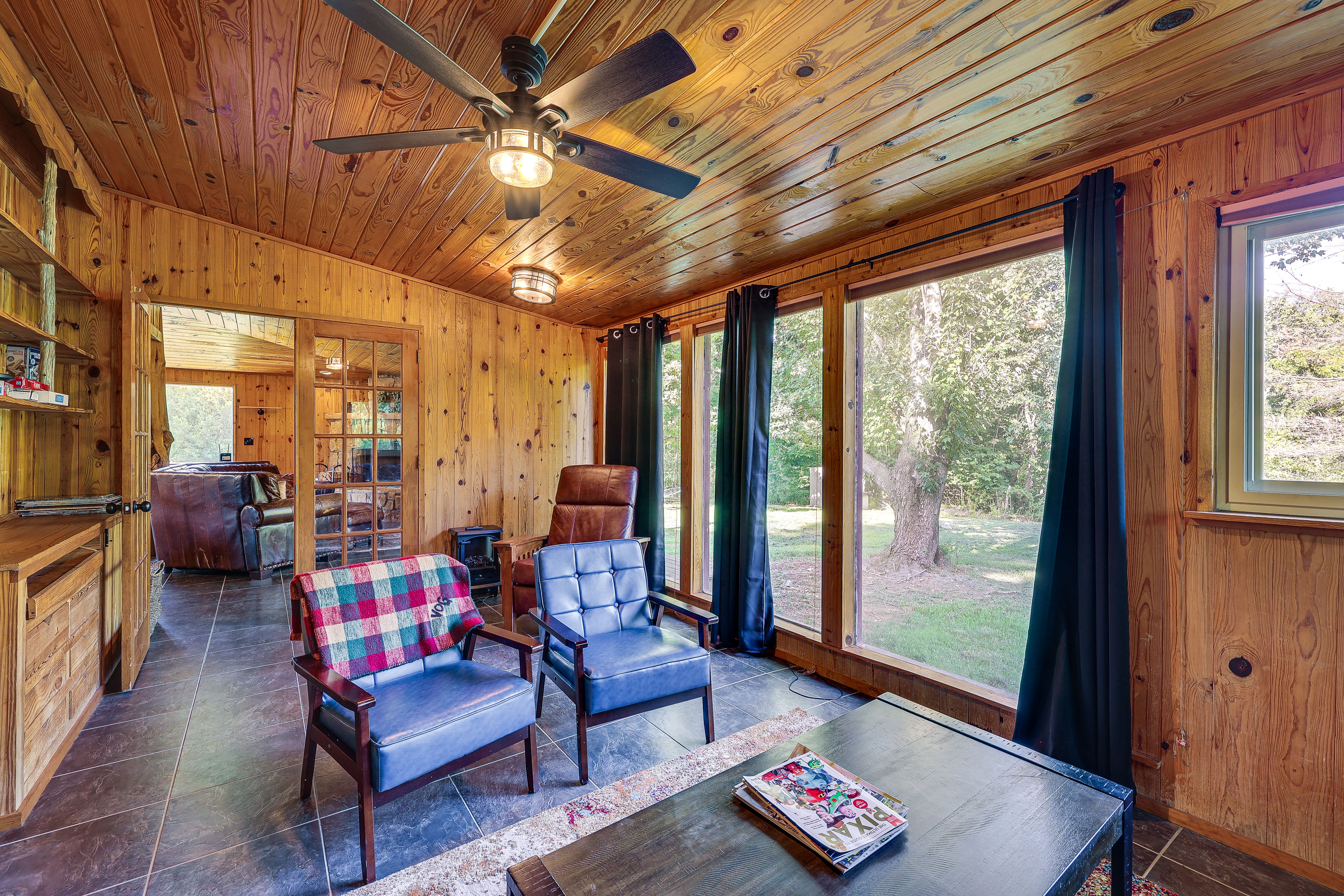 Eureka Springs Rental Cabin 8 Mi to Downtown!