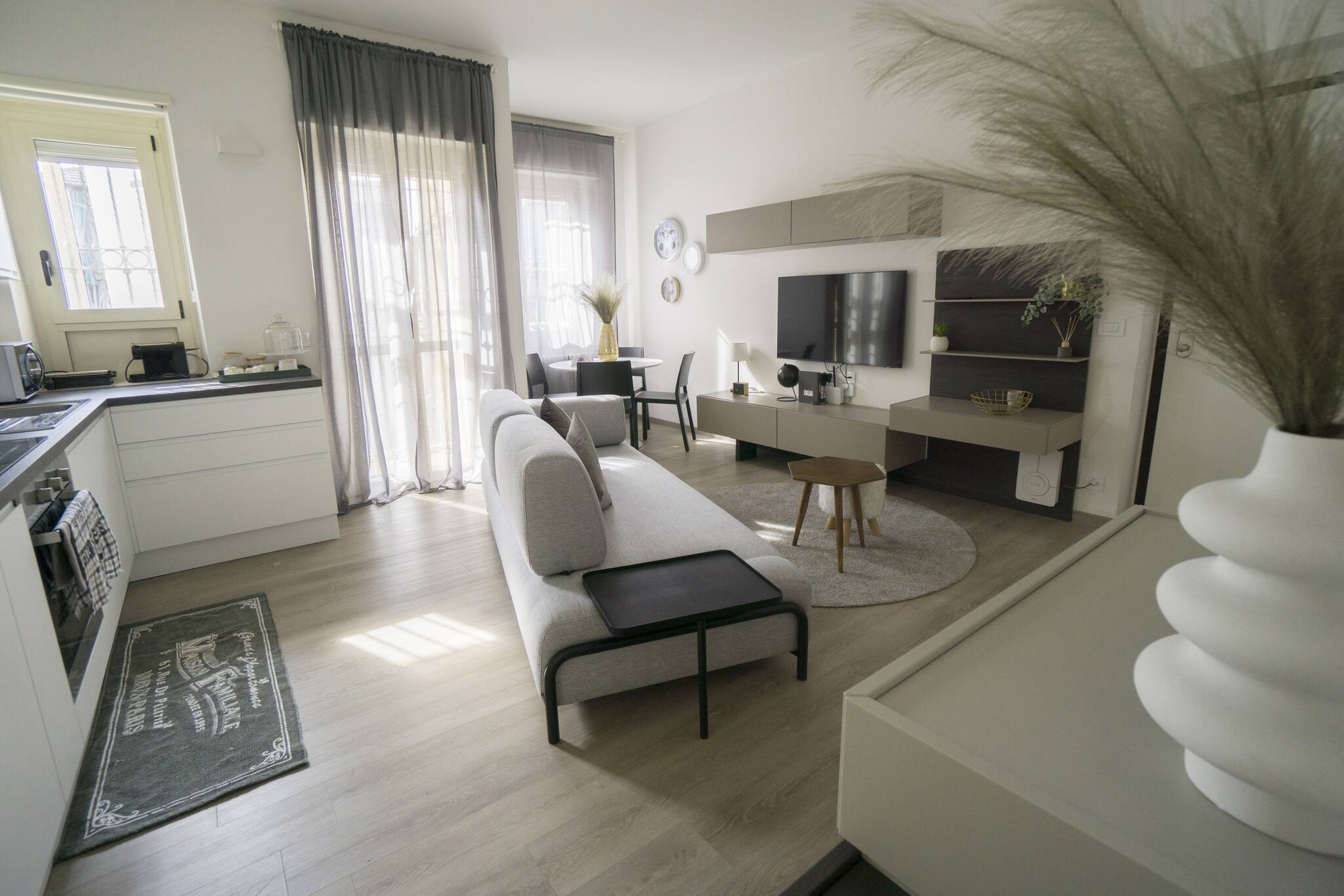 Property Image 2 - Charming and modern three-bedroom apartment in the heart of the city of Asti.