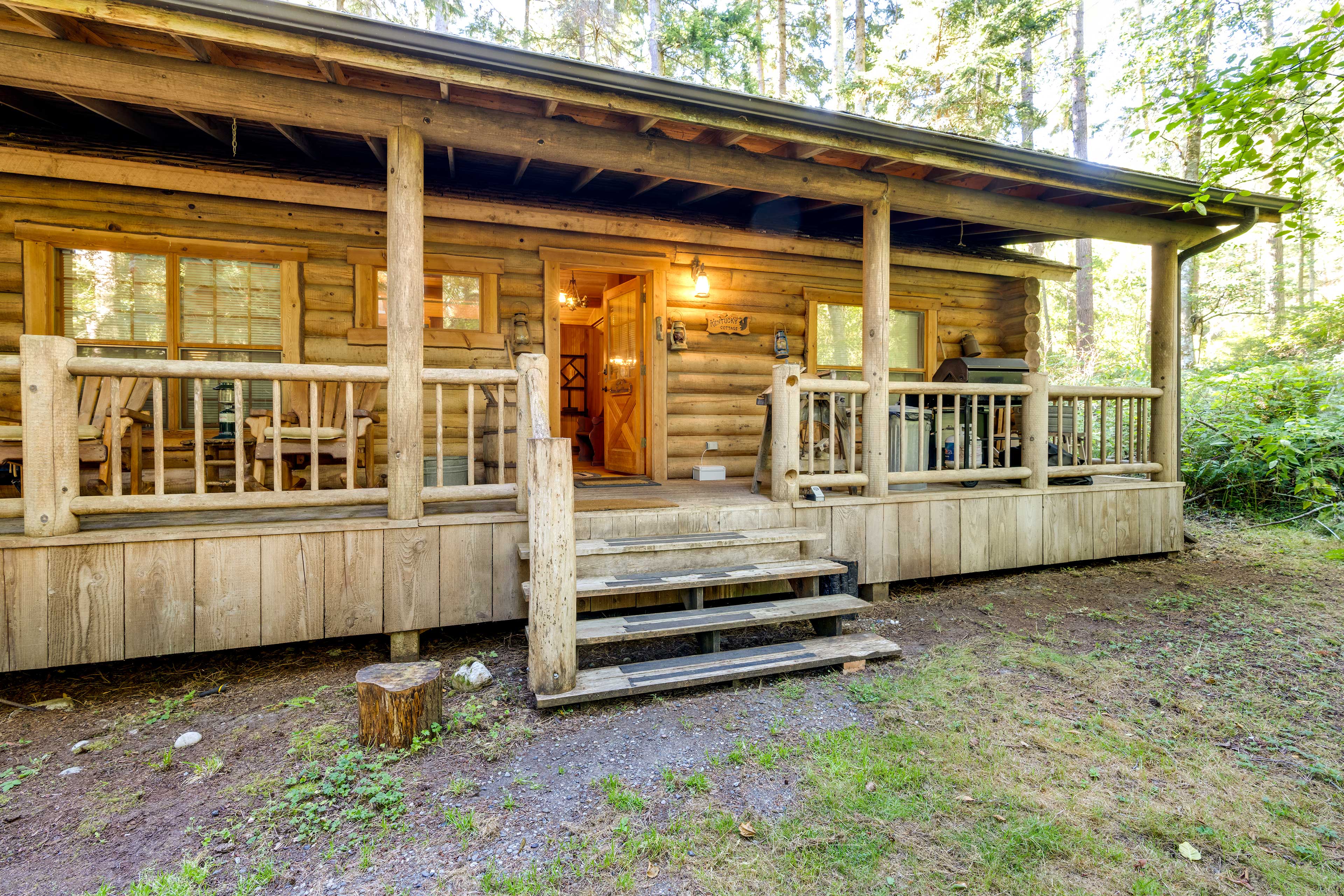 Rustic Cabin 4 Mi to South Whidbey State Park Home Rental in Greenbank