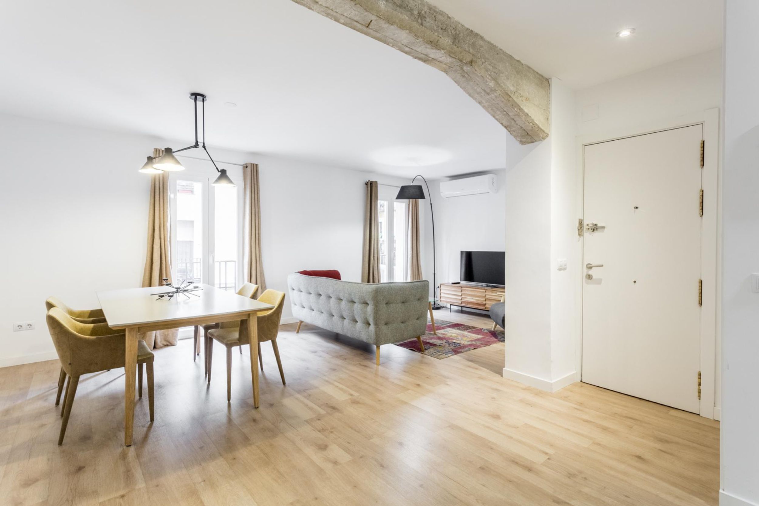 Modern   Chic 2BR 2BA apartment in trendy Chueca