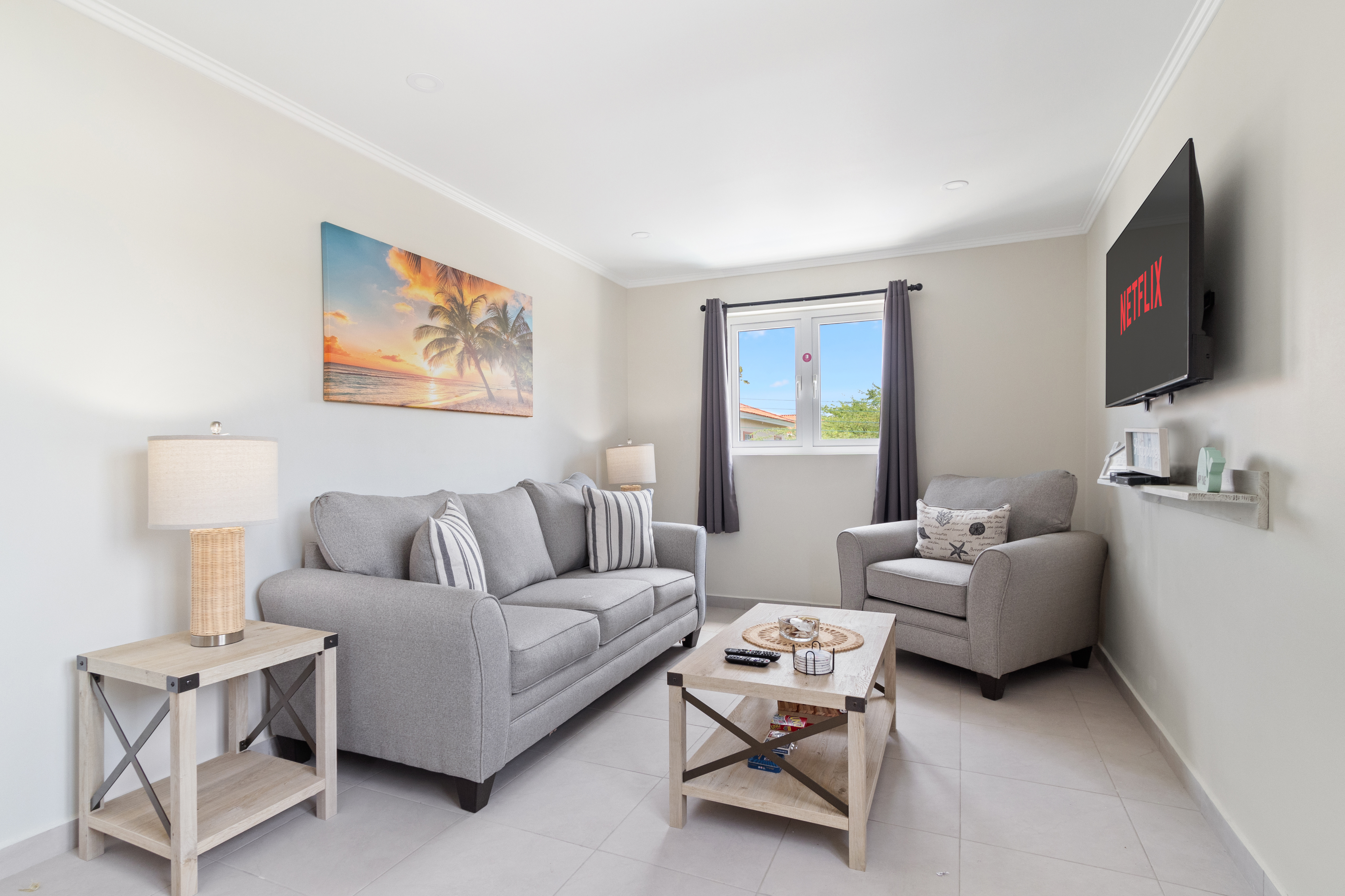 Comfortable Living area of Apartment in Noord Aurba - Living area is fully furnished with luxurious amenities. - SmartTV with Netflix - Beautifully designed space - Comfy Sofas