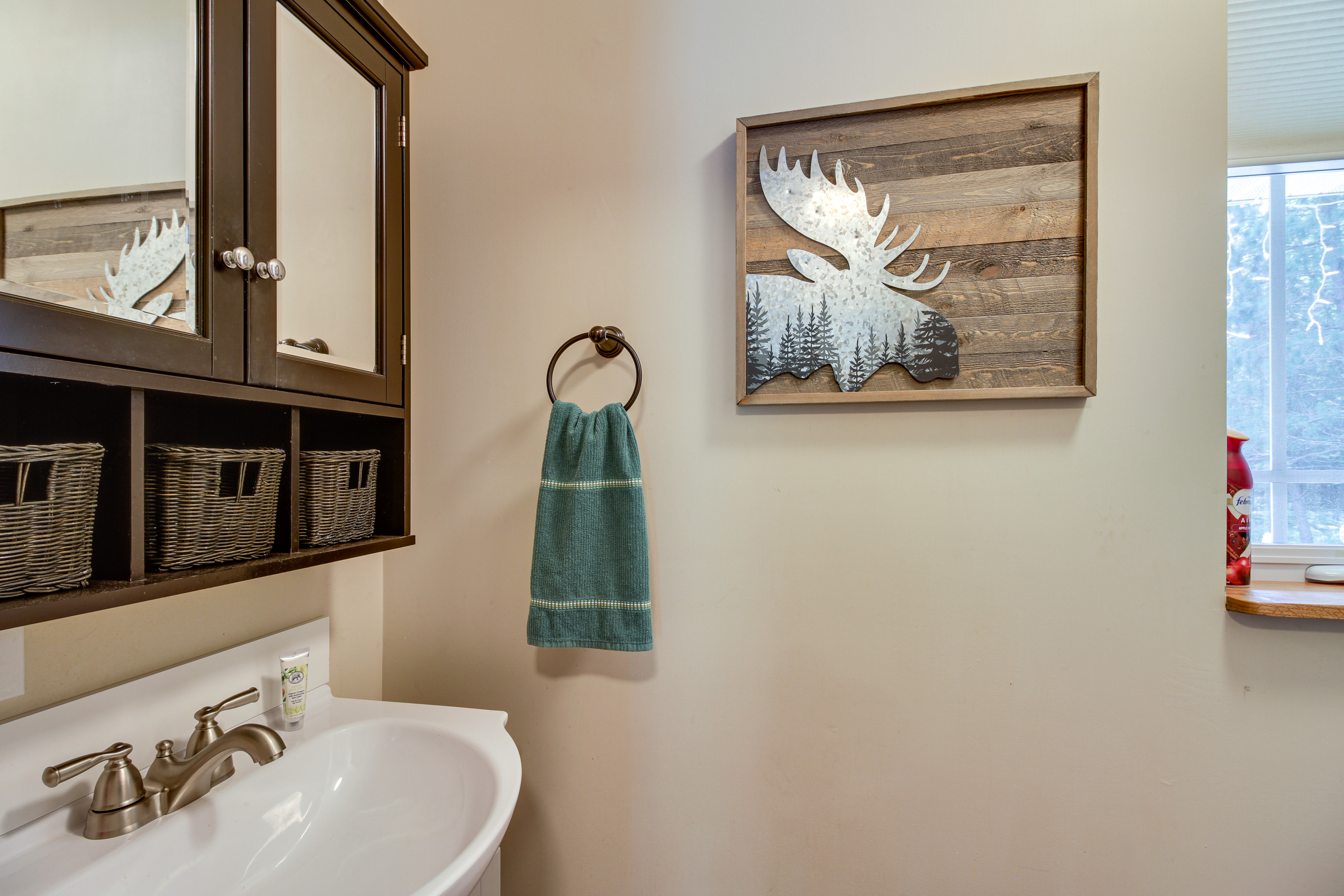 White Swan Lake Home Near Hiking & Snowmobiling!